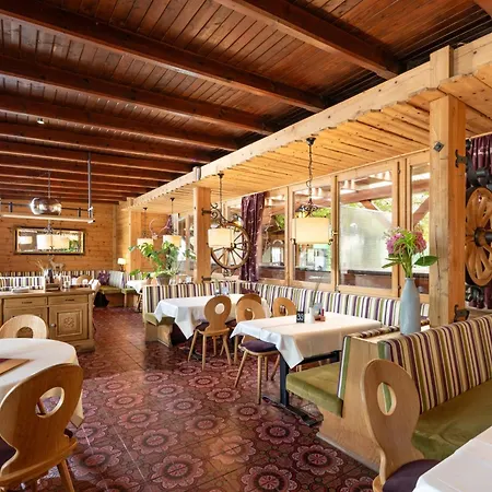 Tiroler Stuben Hotel *